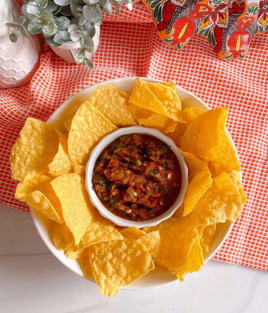 Chips and salsa on a platter. 