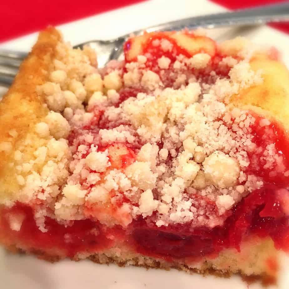 Delicious Cherry Cake With Crumb Topping