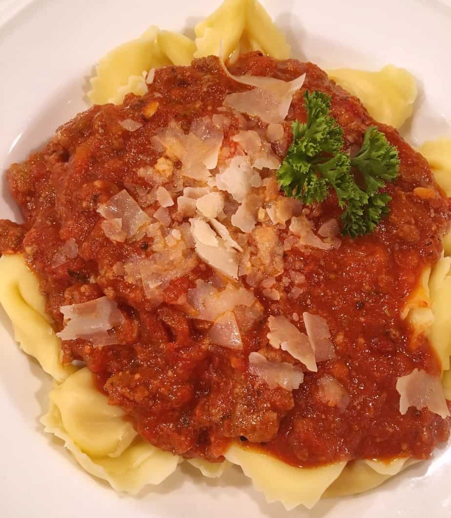 https://www.norinesnest.com/wp-content/uploads/2019/02/Tortellini-with-sauce-1.jpg