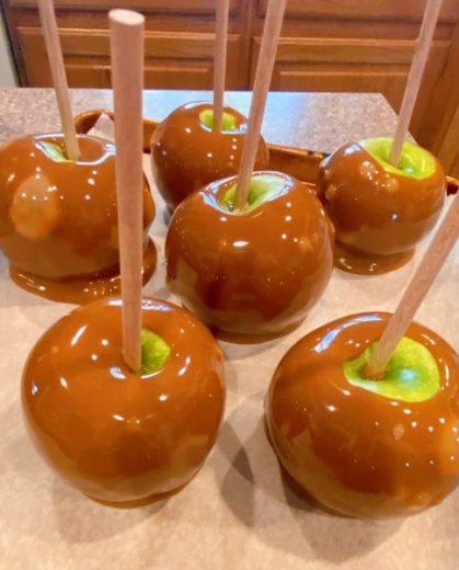 Apple Pie Caramel Apple with Homemade Caramel | Norine's Nest