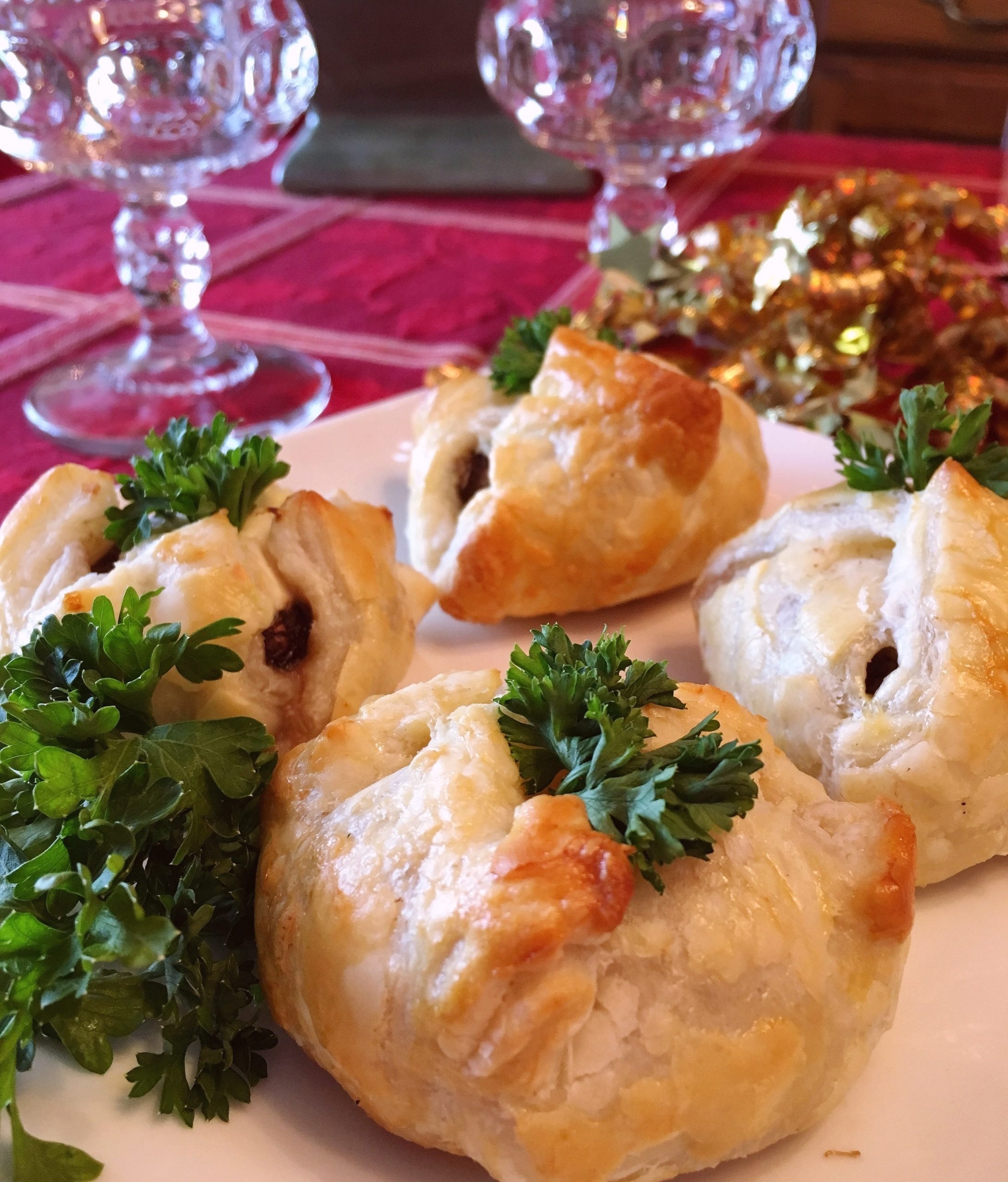 https://www.norinesnest.com/wp-content/uploads/2020/12/Stuffed-Mushrooms-with-Puff-Pastry-2019-scaled.jpg