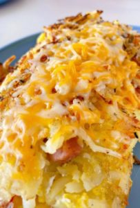 Topping omelet with cheese.