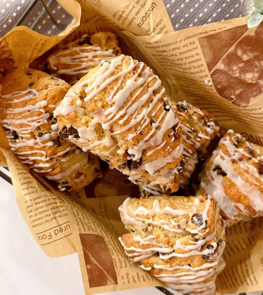 Scones with glaze in a basket. 