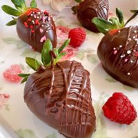 Easy Homemade Chocolate Dipped Strawberries close-up.