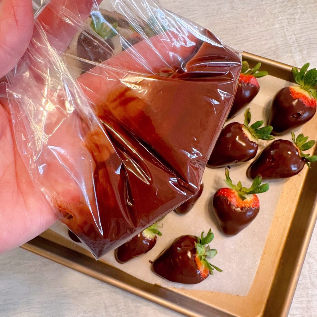 Ziploc Sandwich bag with melted chocolate to decorate strawberries with.